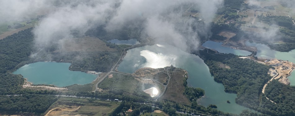 Survol des lacs de Cadeuil en ulm paramoteur :)