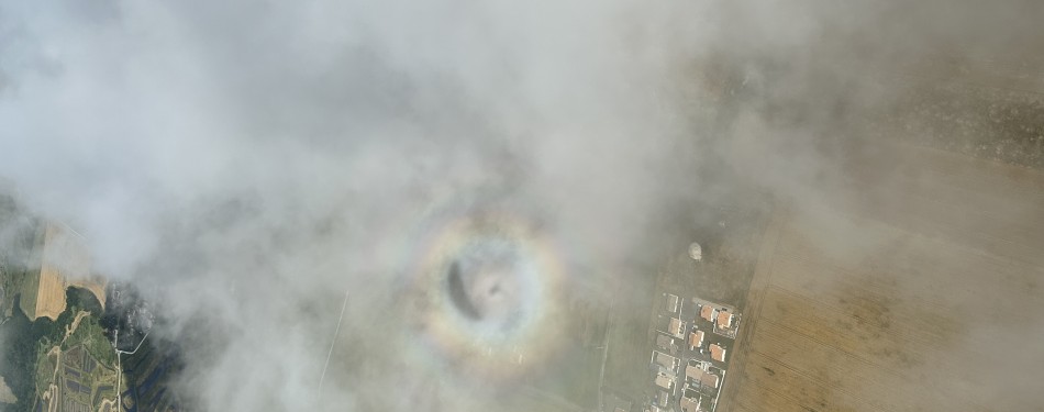 Phénomène météorologique extraordinaire : le spectre de Brocken observé à bord de notre ULM paramoteur !