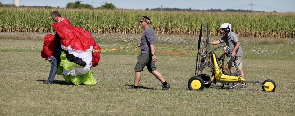 Formation  au brevet de paramoteur en décollage à pied et chariot