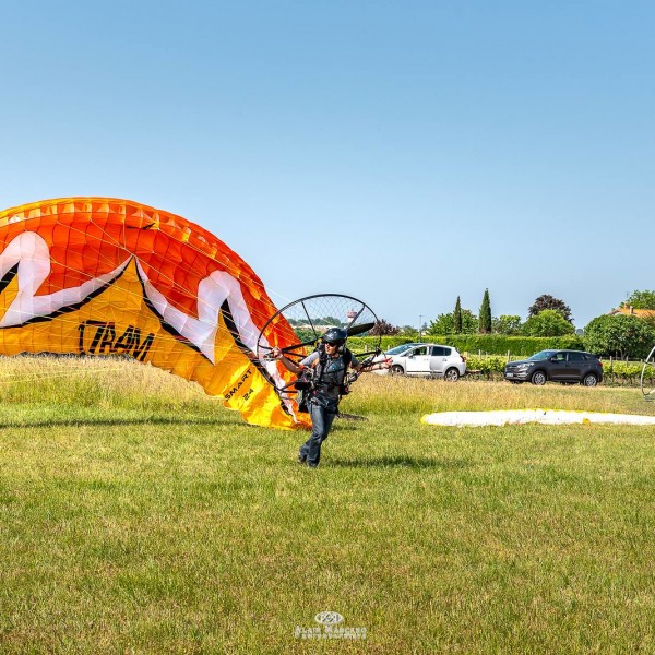 Photos d'une matinée de paramoteur d'Alain Mascaro (Pilote-photographe) au sol et en vol à la base ulm d'Arvert