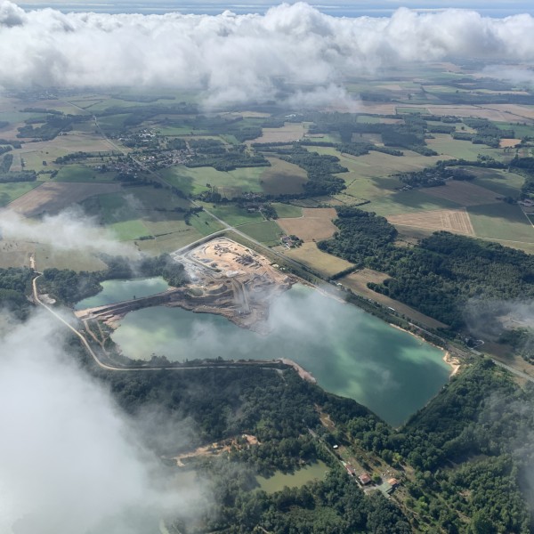 Survol des lacs de Cadeuil en ulm paramoteur :)